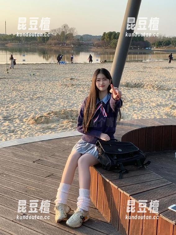 要不要给“17一起吃瓜”官网来个收藏，顺便再加个嘴巴献上贊了？