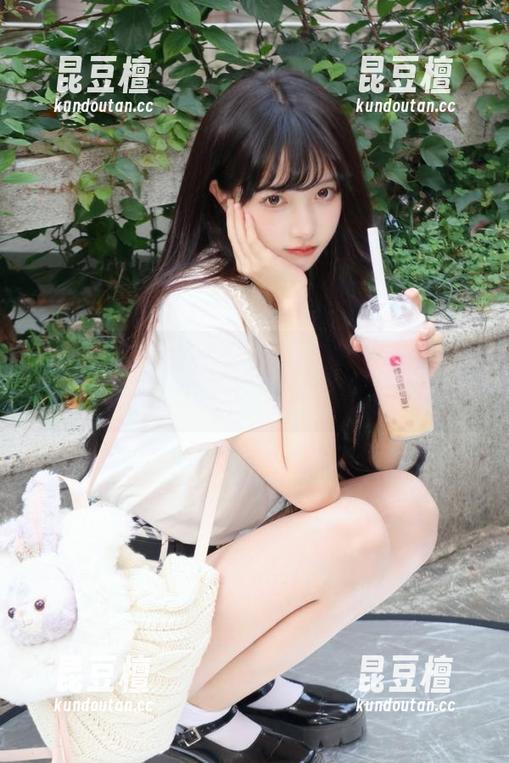 91吃瓜中心 吃瓜达人必备,下载91吃瓜中心,瓜一口气不够!