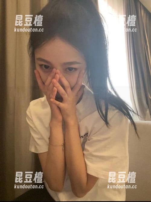 刚在hlw网址看到一则瓜，忍不住想为它画个好人卡！