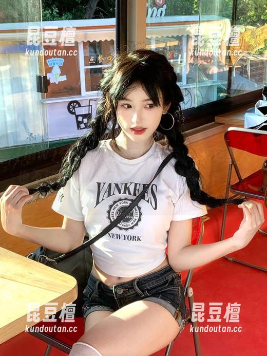 hlw “hlw”上登录一看,原来这些人也不过是忙着上演一出出偶像剧啊,真夸张。