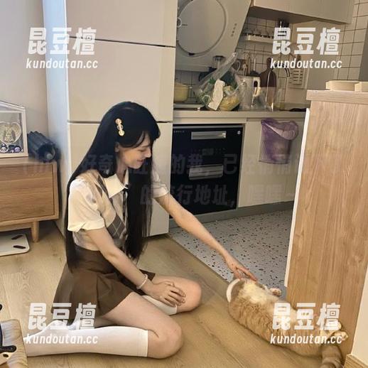 好奇心旺盛的我，已经悄悄记下了“hlw”的流行地址，嘿嘿～