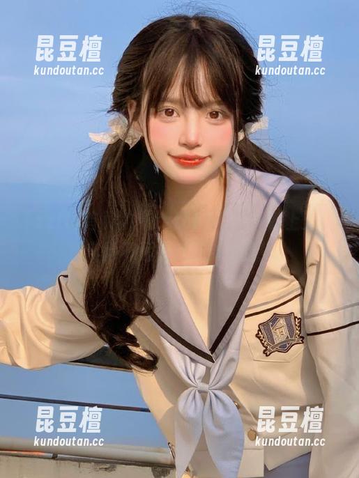 首页的“zztt11”：一键上天，离地不远的八卦新体验！