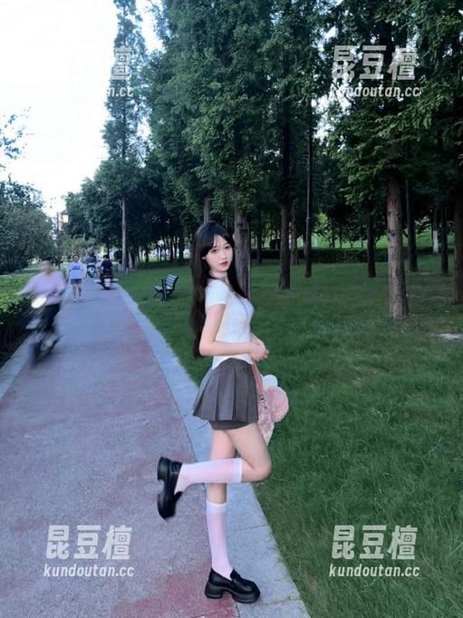 吃瓜网 吃瓜网66“全网小说”这种切入,分享的样子好像在打创意的擦边球。