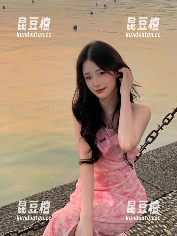 瓜友们，吃瓜黑料新线路开启，在线直播花边新闻！