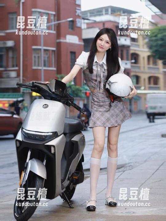 随着国产黑料app体验，我已经练就了不被瓜壳扎到的本事！
