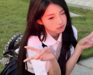 我真怀疑快手黑料网app是在收集八卦星人的能量，随便一刷就泄露一堆劲爆资讯。