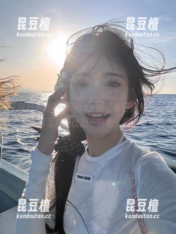 点开ios上的“每日黑料”，感受到无与伦比的…咳咳，吸引力。