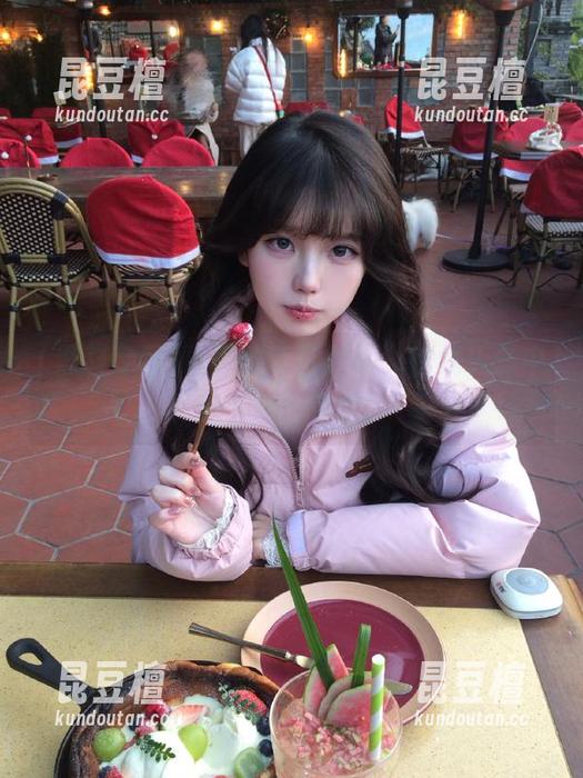 黑料专区 看黑料专区的瓜,在线无意中成了八卦专家。