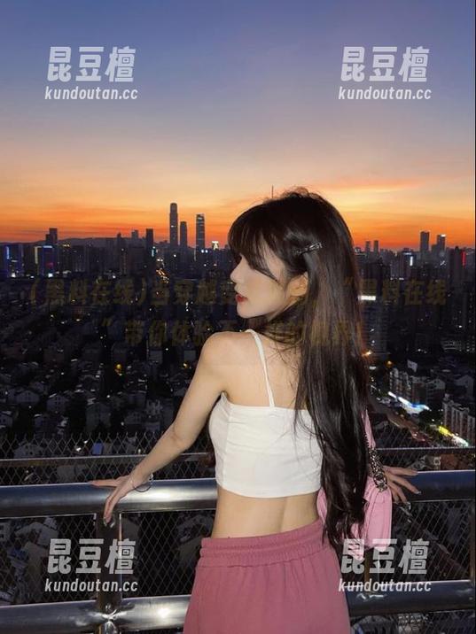 当穿越变成追剧，“黑料在线”带你体验不一样的视界！