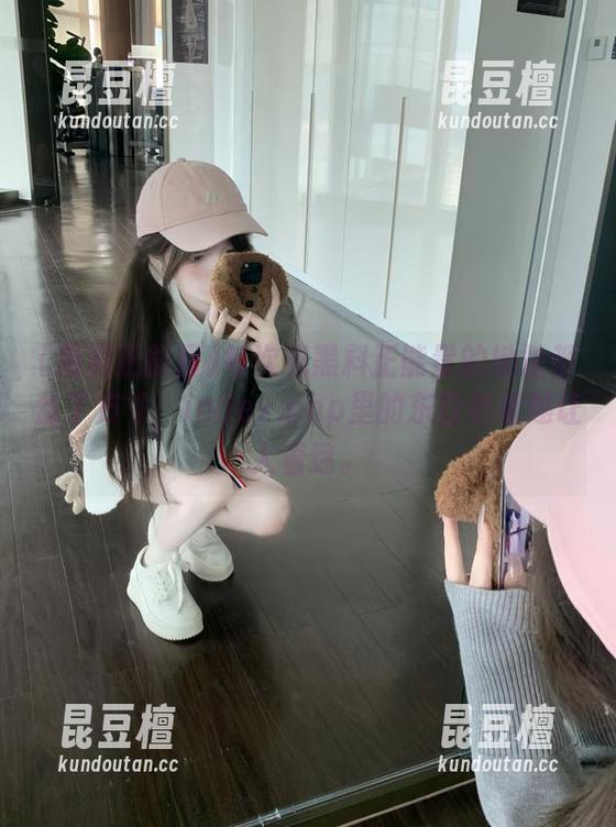 每次见黑料正能量的地址都乱了方寸，index.php里的东西越看越让人着迷。