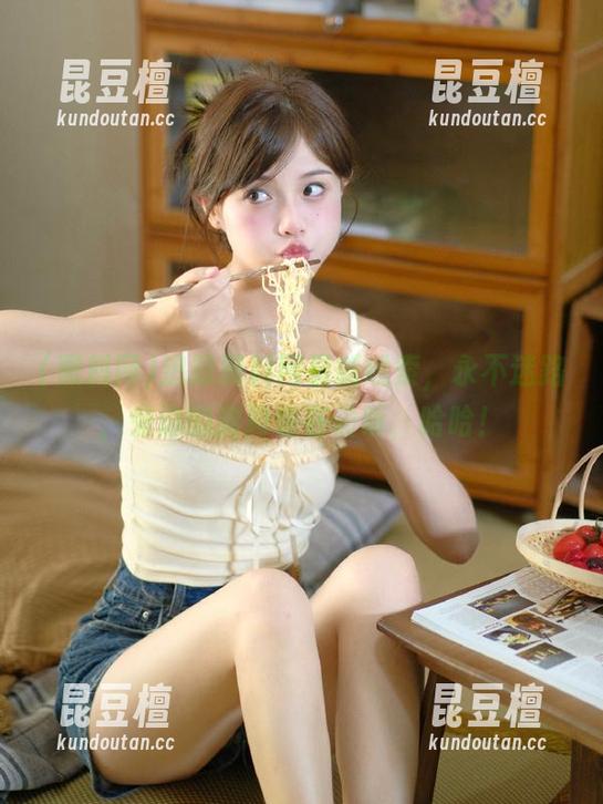 追踪黑料网最新线索，永不迷路，旁边的狗狗也在偷听，哈哈！