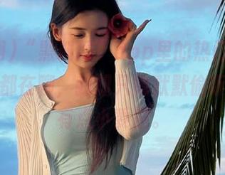 “黑料网”app里的热门事件，朋友们都在聊，我却只能默默偷听，心里有点小委屈。