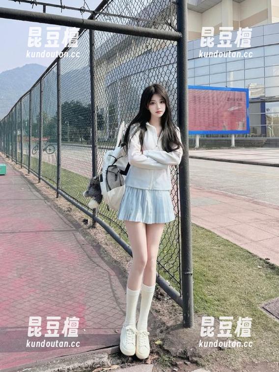黑料网站 黑料网站在线:新鲜出炉的黑料,像刚刚出锅的包子,热腾腾的!